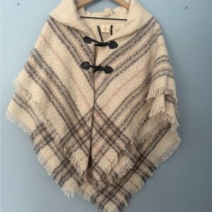 NWT ** St John’s Bay Pendleton Striped Toggle Poncho in Cream and Gray